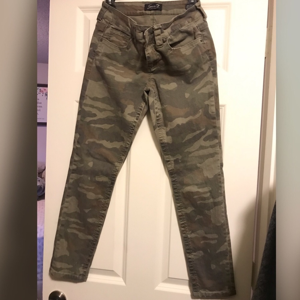 Camouflage skinny jeans. Size 6.